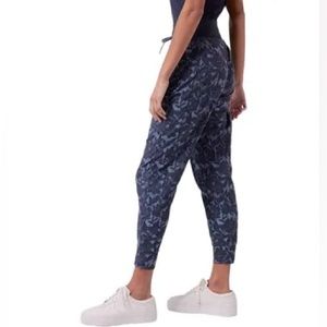 Athleta Trekkie North Printed Crop Jogger NWOT